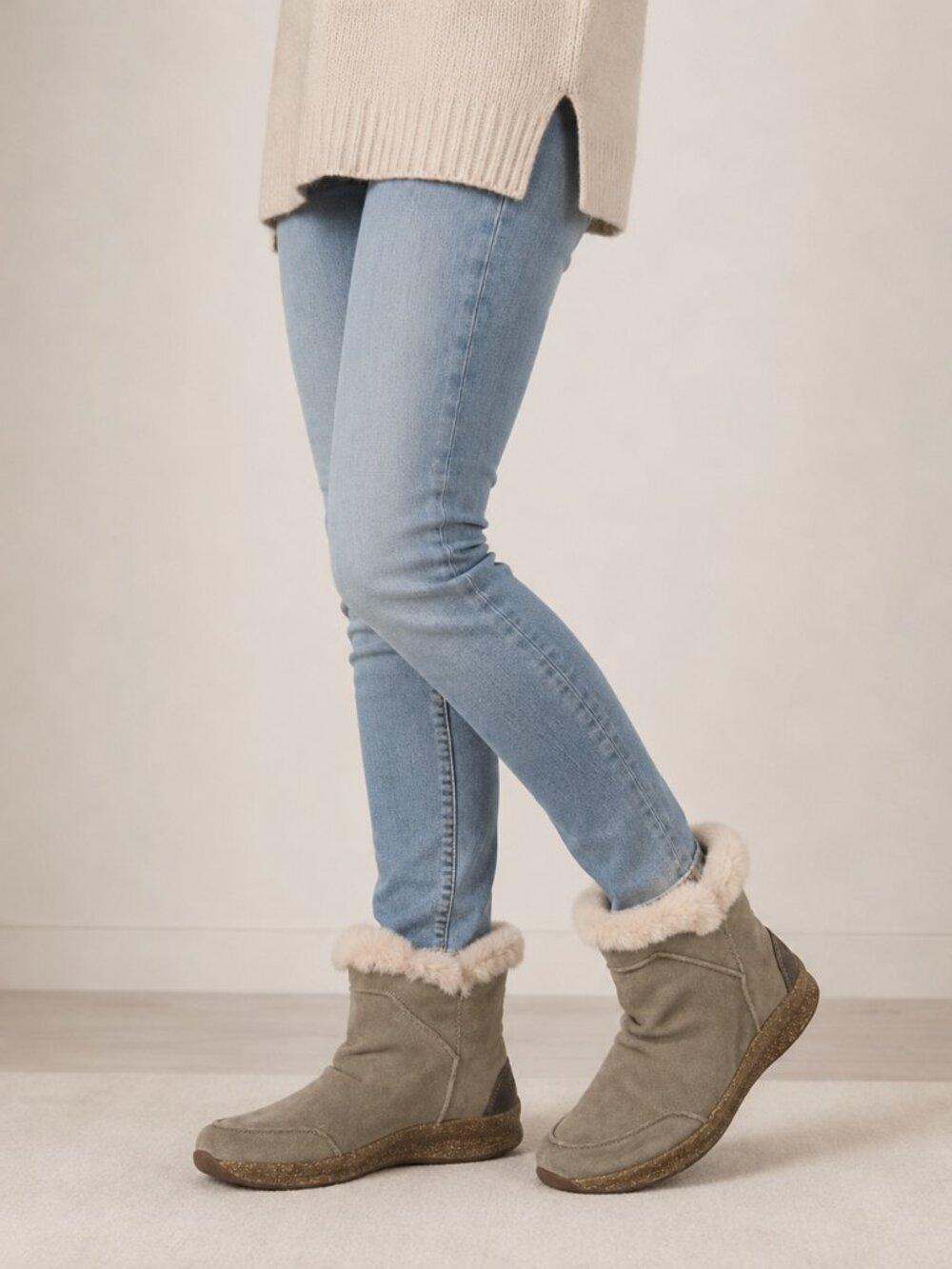 Taos Future Mid Boot Dark Taupe Women's Suede Size 8 US